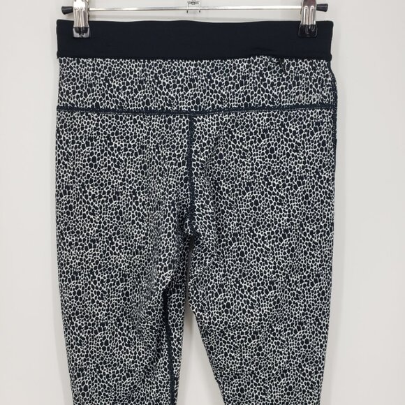 3/$25 Nike Animal Cheetah Print Athletic Leggings XS Dri Fit Active Capri Black - Picture 6 of 8